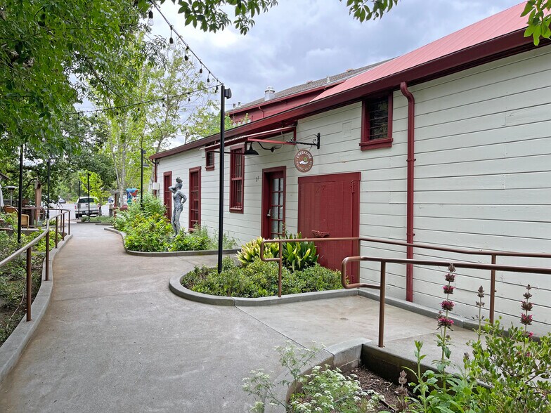 14301 Arnold Dr, Glen Ellen, CA à louer - Photo du bâtiment - Image 3 de 11