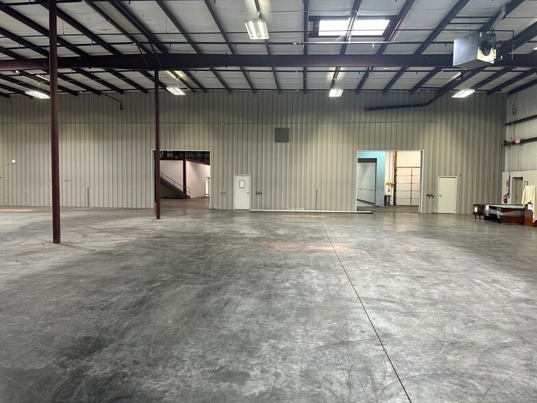 631-651 N Raddant Rd, Batavia, IL à vendre - Photo intérieure - Image 3 de 4