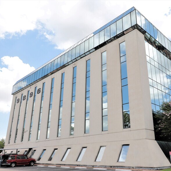 Bissonnet Campus portefeuille de 3 propriétés à vendre sur LoopNet.ca - Photo du bâtiment - Image 2 de 5