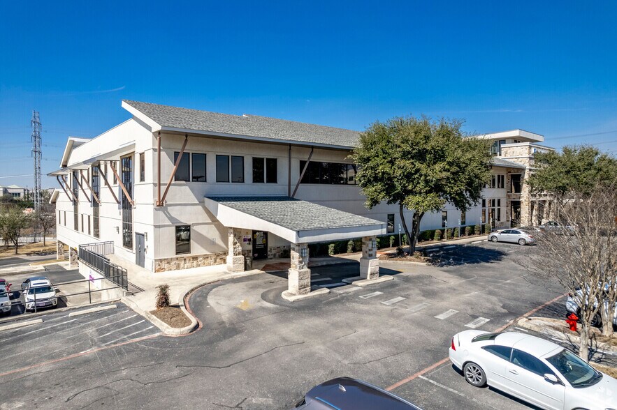423 Treeline Park, San Antonio, TX à louer - Photo du bâtiment - Image 1 de 6
