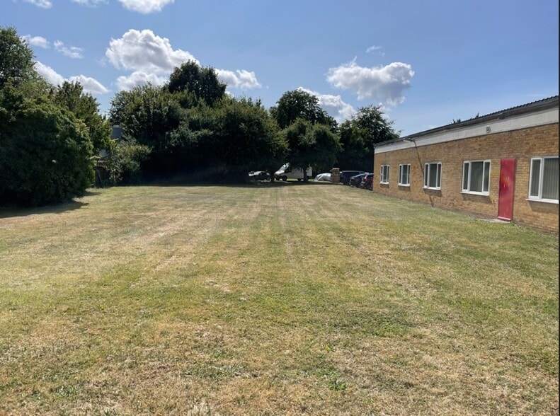 1 Headquarters Rd, Westbury for lease - Building Photo - Image 2 of 6