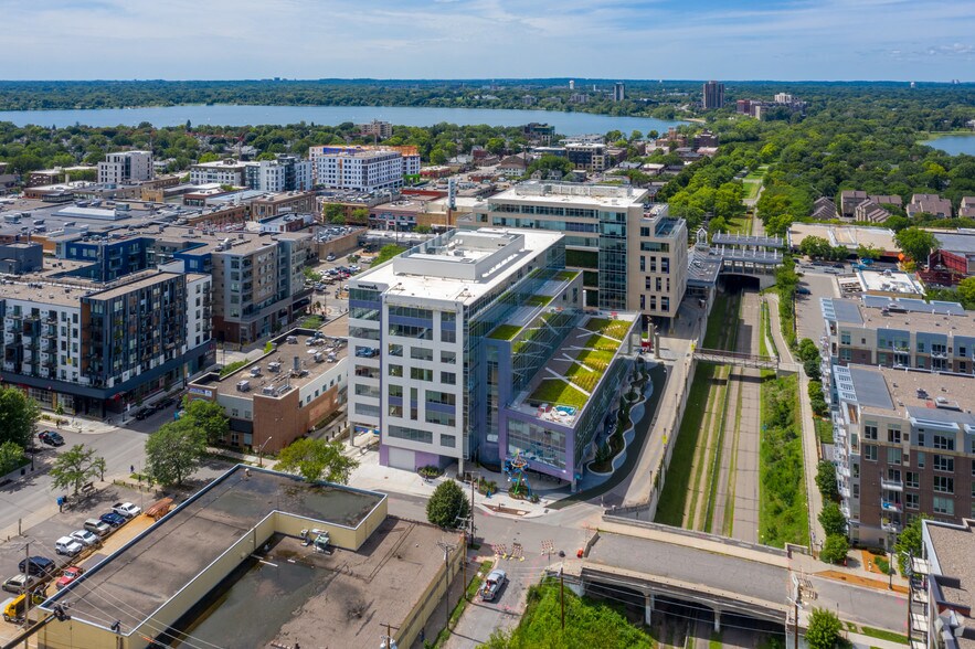 1330 Lagoon Ave, Minneapolis, MN à louer - Photo du bâtiment - Image 2 de 16