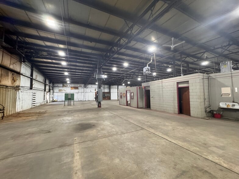 848 E Commercial Ave, Whitewater, WI for lease - Building Photo - Image 2 of 12
