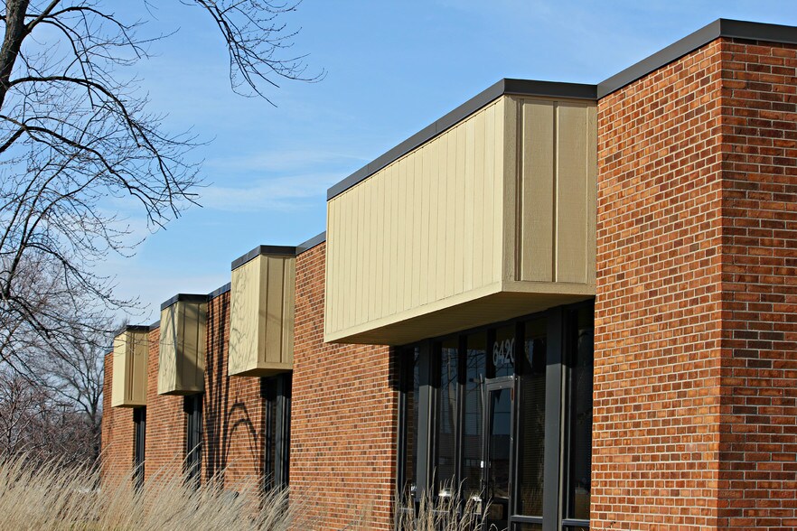 6410-6420 Castleway Dr, Indianapolis, IN à louer - Photo du bâtiment - Image 2 de 3