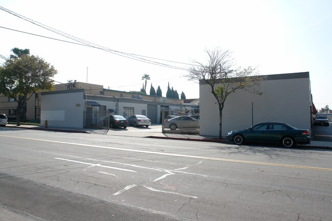 More details for 400-402 W Chevy Chase Dr, Glendale, CA - Industrial for Lease