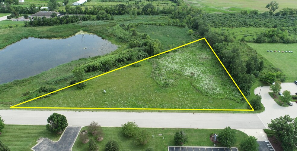 7 Galaxy Way, Woodstock, IL for sale - Building Photo - Image 2 of 6