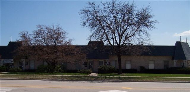 2351-2369 E Devon Ave, Elk Grove Village, IL for lease - Primary Photo - Image 1 of 3