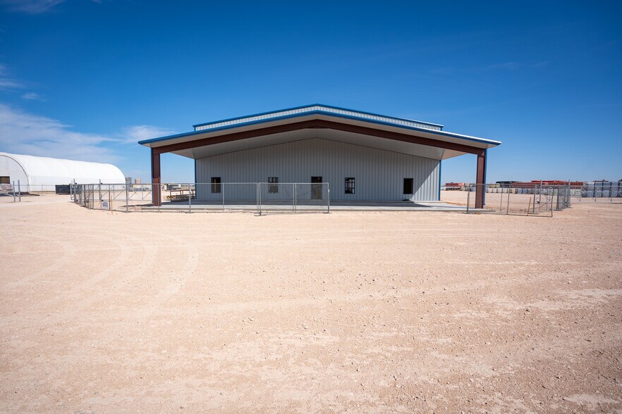 2405 E County Road 155, Midland, TX à louer - Photo du bâtiment - Image 3 de 26