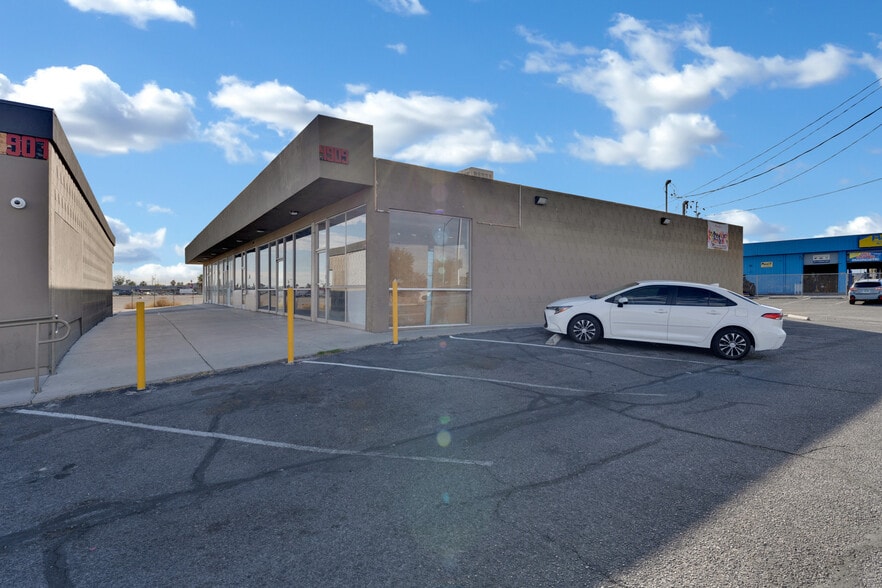 4907 Vegas Dr, Las Vegas, NV à vendre - Photo du bâtiment - Image 3 de 8