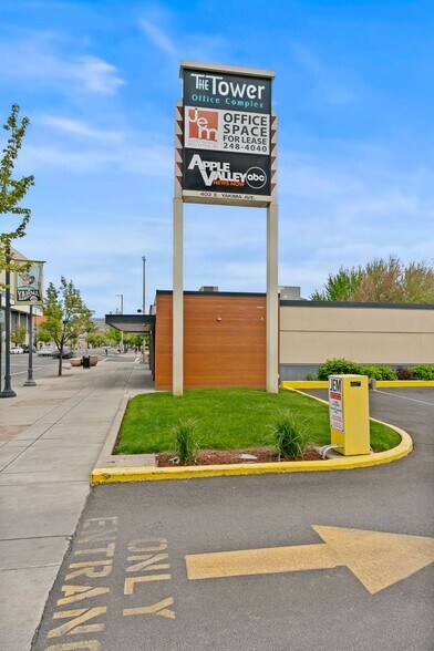 402 E Yakima Ave, Yakima, WA à louer - Photo du bâtiment - Image 3 de 16