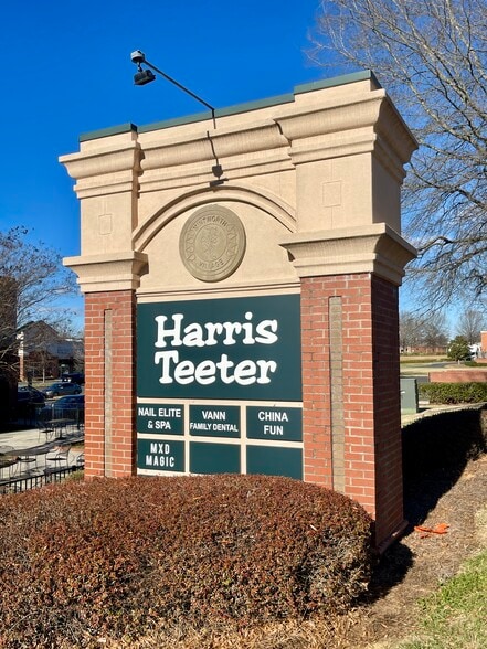 5706 Wyalong Dr, Charlotte, NC for lease - Building Photo - Image 2 of 7