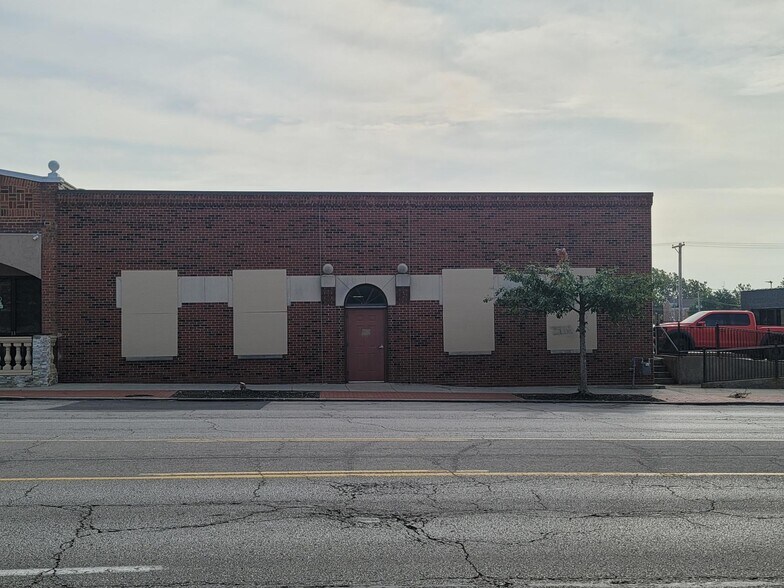 3947 Broadway St, Kansas City, MO for sale - Building Photo - Image 2 of 24