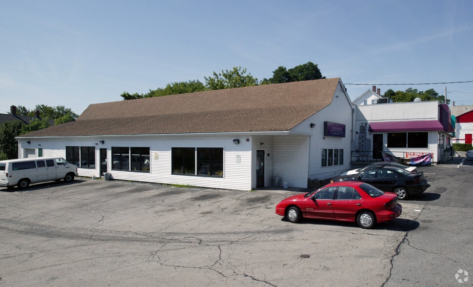 202-204 S Main St, Woonsocket, RI à louer - Photo du bâtiment - Image 2 de 6