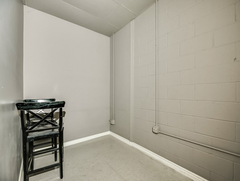 1009 N Bowen Rd, Arlington, TX for lease - Building Photo - Image 3 of 30