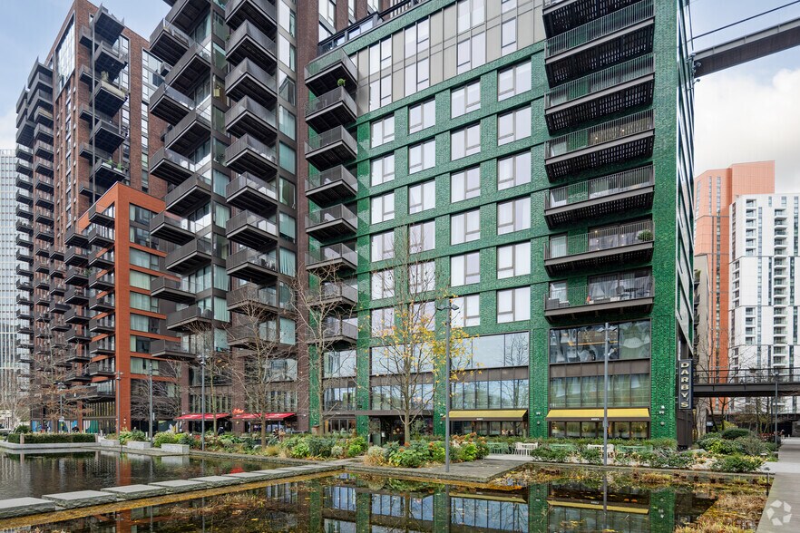 1 Viaduct Gdns, Londres à louer - Photo du bâtiment - Image 2 de 2