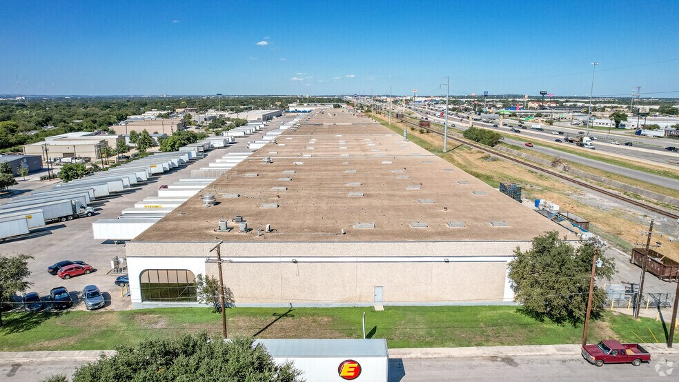 5400-5410 Rittiman Plz, San Antonio, TX for lease - Building Photo - Image 3 of 5