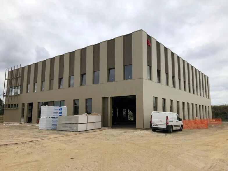 Industriel dans Tremblay-en-France à vendre - Photo du bâtiment - Image 3 de 11