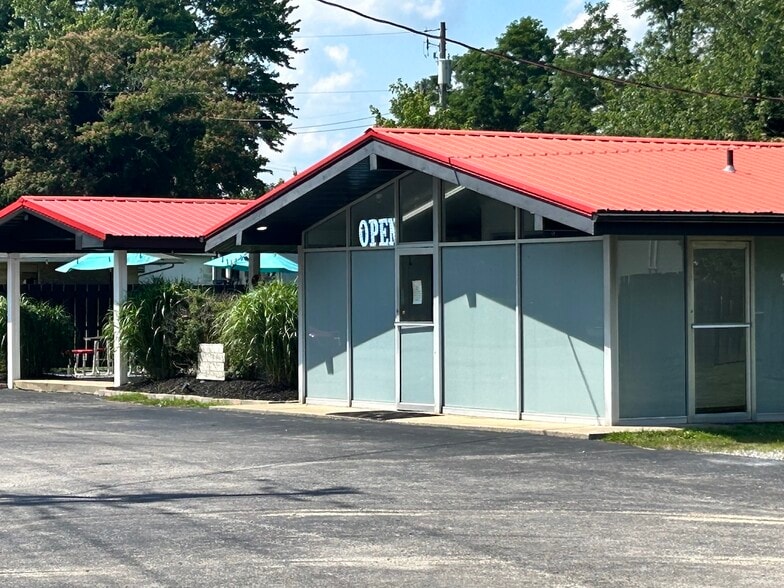 178 Lakeway Dr, Russell Springs, KY for sale - Building Photo - Image 3 of 16