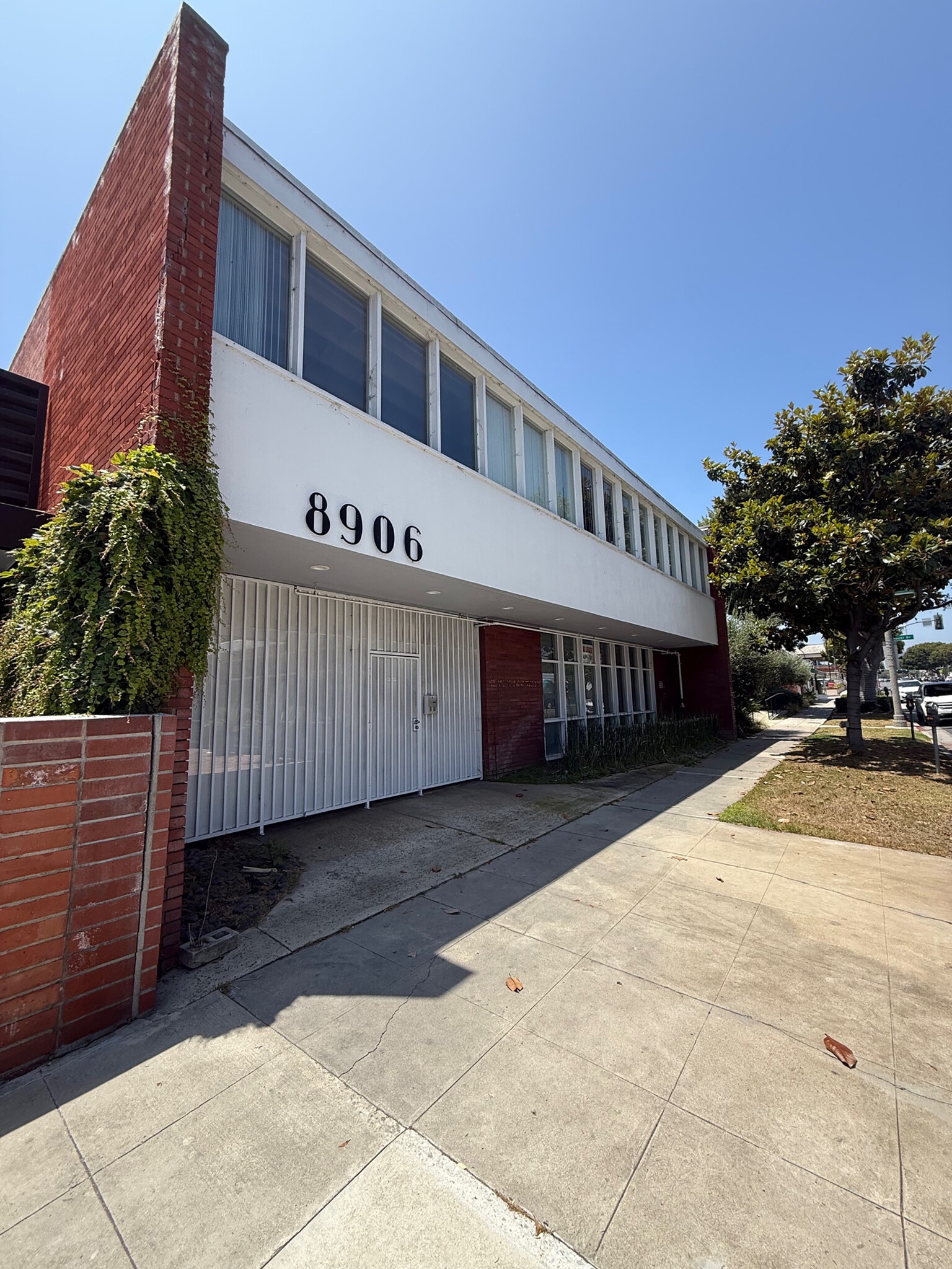 8906 W Olympic Blvd, Beverly Hills, CA à louer Photo du bâtiment- Image 1 de 14