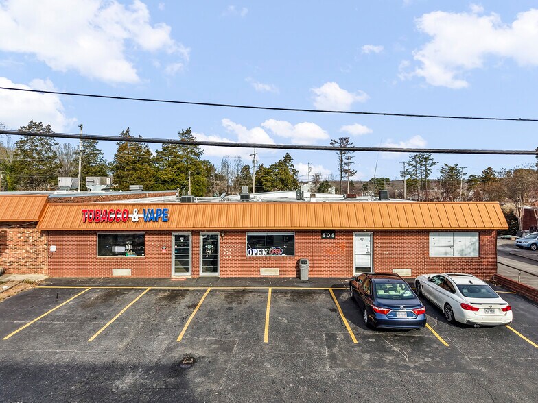 808-810 W Main St, Jamestown, NC à vendre - Photo du bâtiment - Image 2 de 21