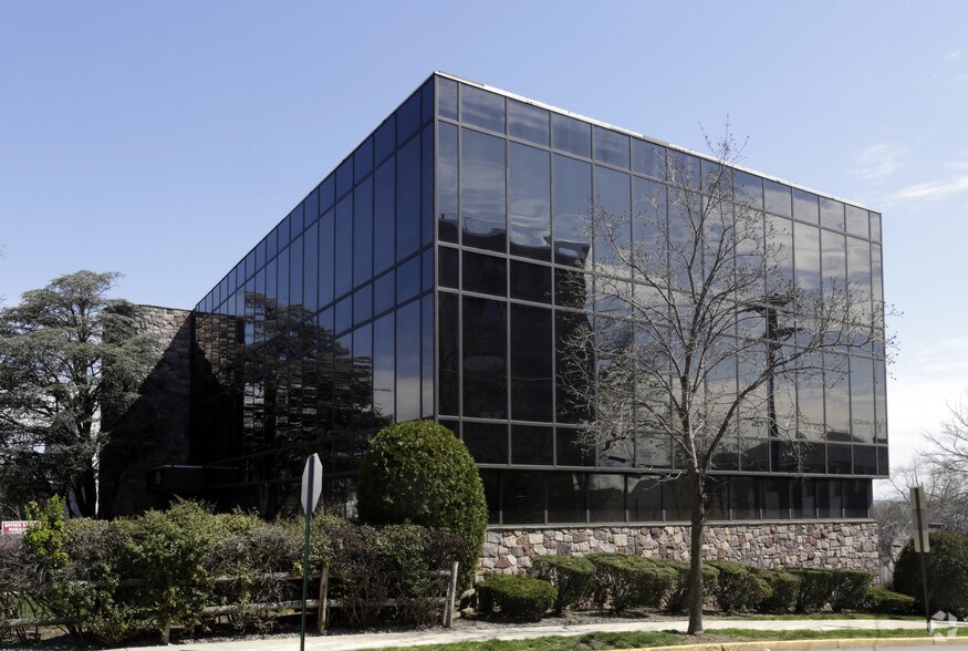 85 Orient Way, Rutherford, NJ à louer - Photo du bâtiment - Image 3 de 88