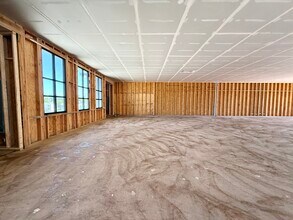 8053 N 157th St, Bennington, NE à louer Photo intérieure- Image 2 de 5