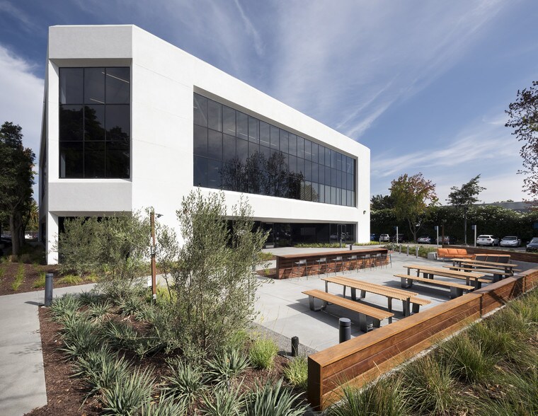 700 E El Camino Real, Mountain View, CA à louer - Photo du bâtiment - Image 1 de 1