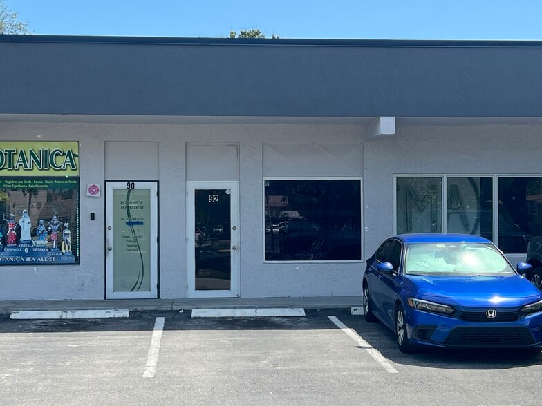 88-96 NW 42nd St, Oakland Park, FL for lease - Building Photo - Image 3 of 4