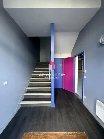 Industriel dans La Verrière à louer - Hall d’entrée - Image 2 de 4