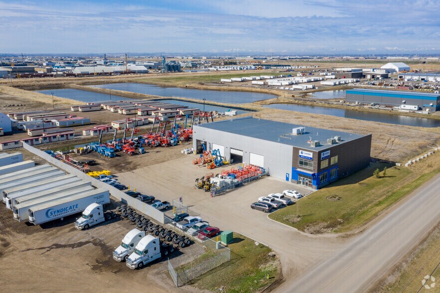 285113 Frontier Rd SE, Calgary, AB à louer - Photo du bâtiment - Image 2 de 2