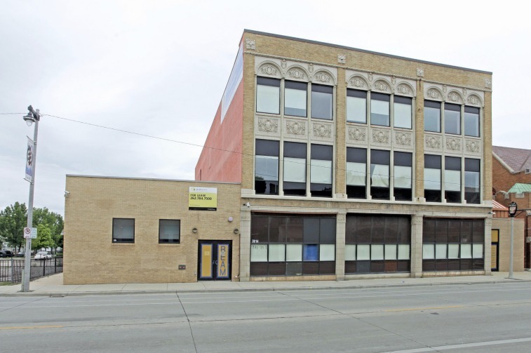 3814 W North Ave, Milwaukee, WI for lease Building Photo- Image 1 of 2