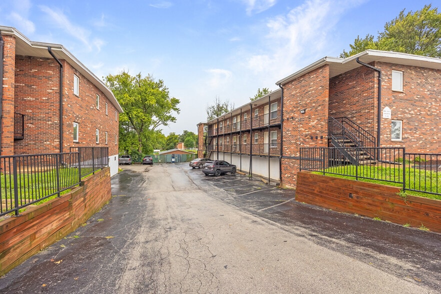 4127 Geraldine Ave, Saint Ann, MO for sale - Building Photo - Image 3 of 19