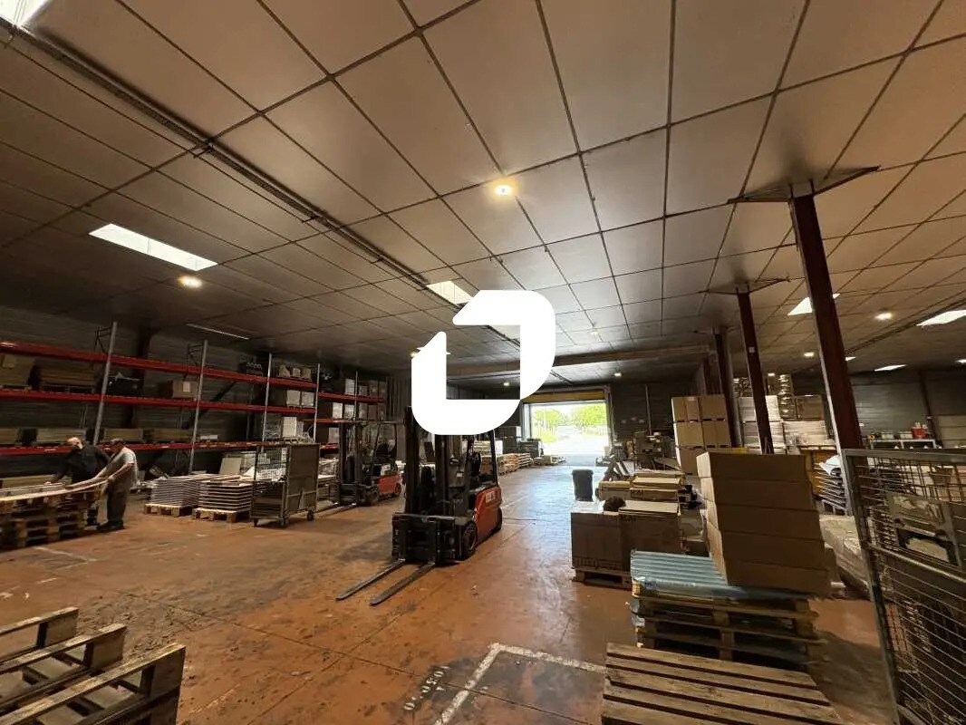 Office in Carbon-Blanc for lease Interior Photo- Image 1 of 18