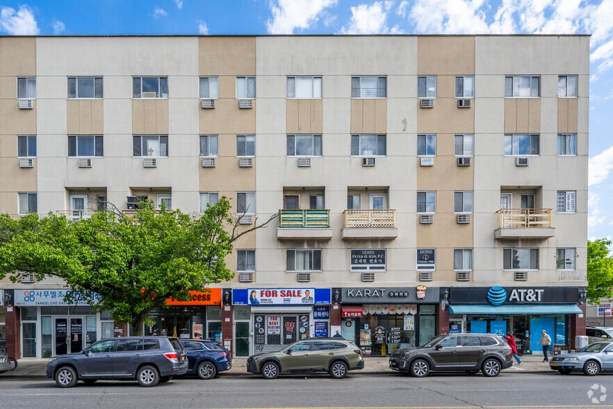 150-15 Northern Blvd, Flushing, NY à louer - Photo du bâtiment - Image 3 de 5