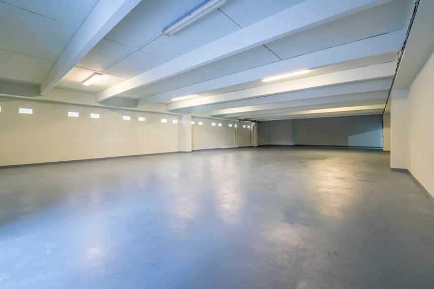 Industriel dans Louvres à louer - Photo intérieure - Image 2 de 2