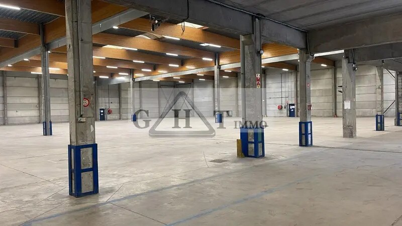 Industrial in Saint-Thibault-des-Vignes for lease Building Photo- Image 1 of 19