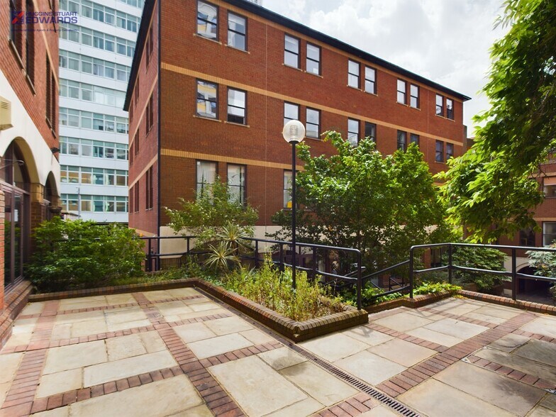 119 High St, Croydon à louer - Photo du bâtiment - Image 2 de 4