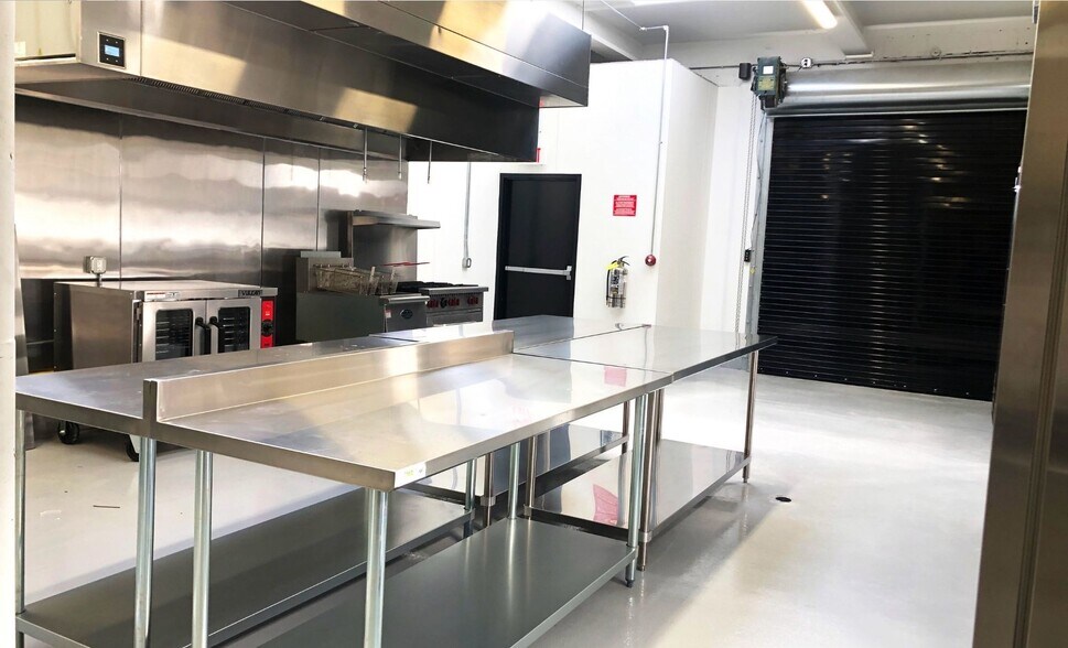7700 NW 7th Ave, Miami, FL à louer - Photo du bâtiment - Image 2 de 3