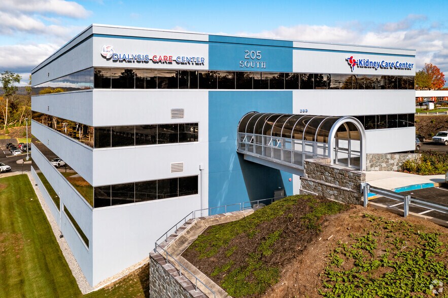 205 Grandview Ave, Camp Hill, PA à louer - Photo du bâtiment - Image 2 de 9