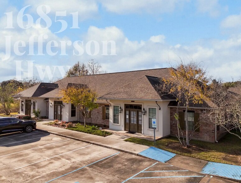 16851 Jefferson Hwy, Baton Rouge, LA à vendre - Photo du bâtiment - Image 2 de 12