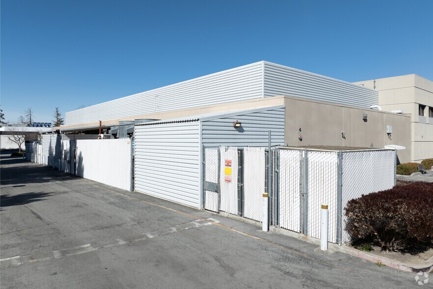 3100 Central Expy, Santa Clara, CA à louer - Photo du bâtiment - Image 3 de 9