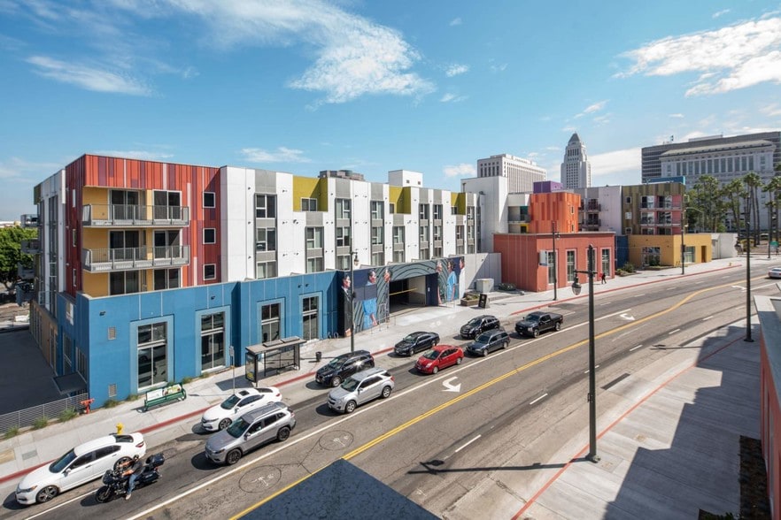 555 N Spring St, Los Angeles, CA à louer - Photo du bâtiment - Image 2 de 15