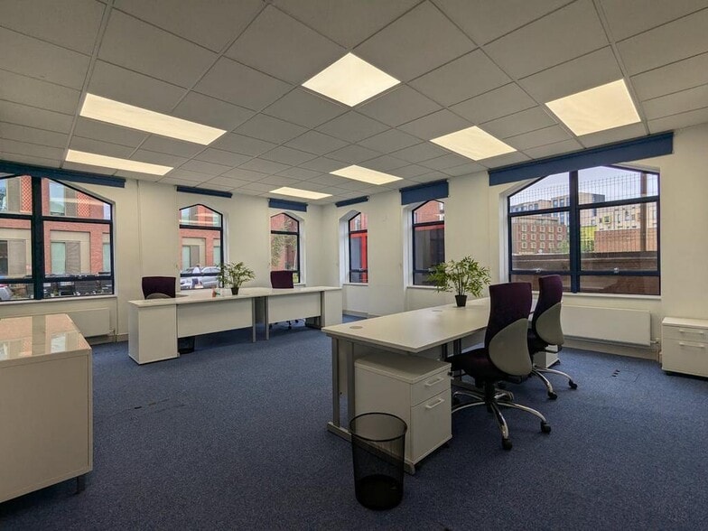 Walnut Tree Clos, Guildford for lease - Building Photo - Image 2 of 4