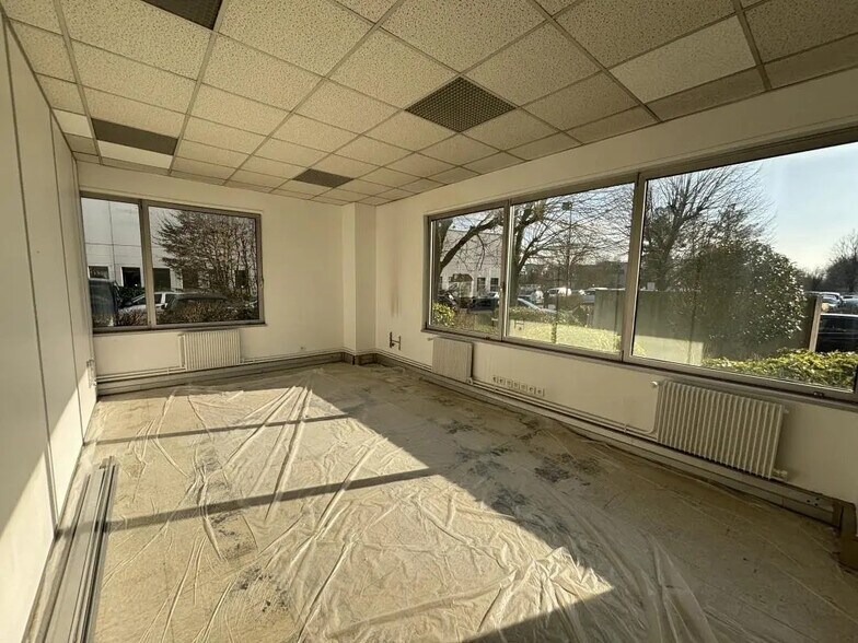 Industriel dans Villepinte à louer - Photo du bâtiment - Image 2 de 14