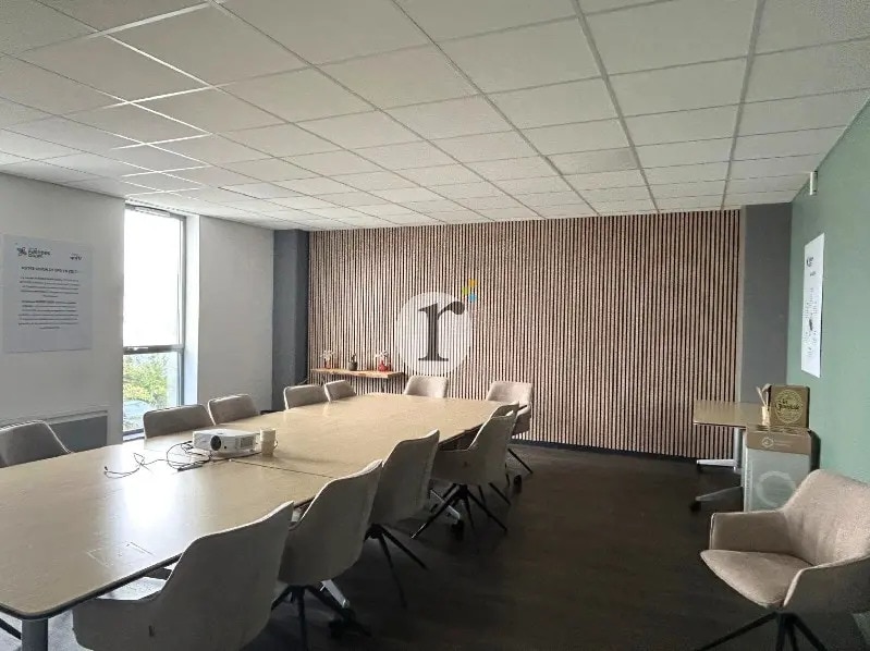 Commerce de détail dans Lesquin à louer Photo intérieure- Image 1 de 6