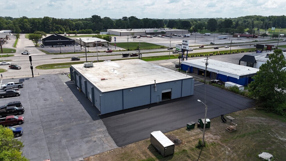 1001 N Coliseum Blvd, Fort Wayne, IN à vendre - Photo du bâtiment - Image 2 de 5