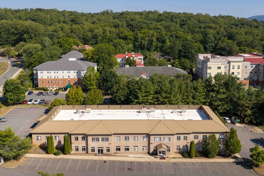1410 Incarnation Dr, Charlottesville, VA for sale - Building Photo - Image 3 of 9