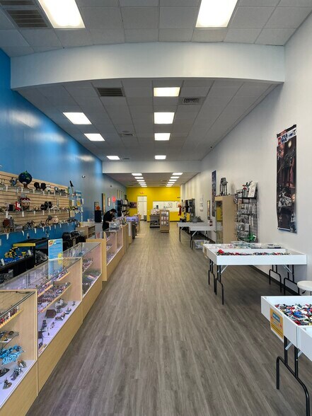 2755 Tyrone Blvd, Saint Petersburg, FL for lease - Interior Photo - Image 3 of 18