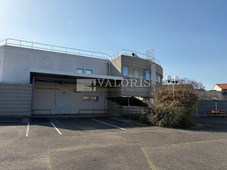 20 Avenue Lucien Buisson, Meyzieu à louer - Photo du bâtiment - Image 2 de 8