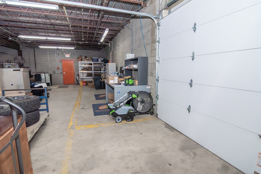 245 Grandview Ave, Bellevue, KY for lease - Interior Photo - Image 2 of 28